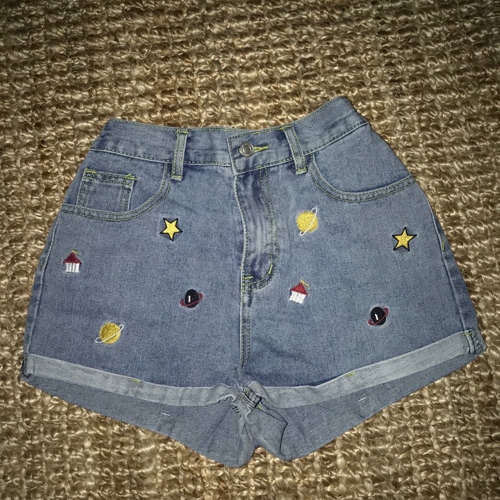 Embroidered mom short